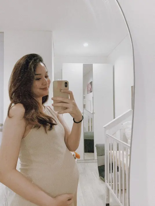 Baby Bump Faradila Yoshi (Instagram/faradillayoshi)