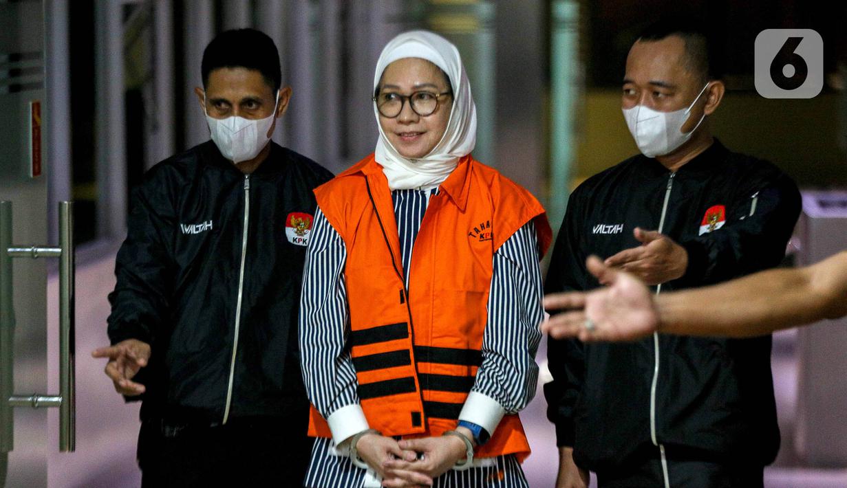 Karen Agustiawan disangka melanggar Pasal 2 ayat (1) atau Pasal 3 UU RI Nomor 31 Tahun 1999 sebagaimana telah diubah dengan UU Nomor20 Tahun 2001 tentang Pemberantasan Tindak Pidana Korupsi Jo Pasal 55 ayat (1) ke 1 KUHP. (Liputan6.com/Faizal Fanani)