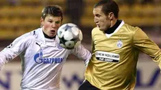 Andrei Arshavin of Russia's Zenit vies with Giorgio Chiellini of Italy's Juventus during their Champions League group H football match in St.Petersburg on November 25, 2008. AFP PHOTO / KIRILL KUDRYAVTSEV 