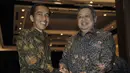 Presiden SBY berjabat tangan dengan Presiden terpilih Joko Widodo saat mengadakan pertemuan di Bali, Rabu (27/8/14). (ANTARAFOTO/Nyoman Budhiana)