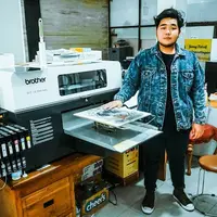 Banyak bisnis yang bisa dijalani, salah satunya seperti yang dilakukan oleh Danson Yogastha.