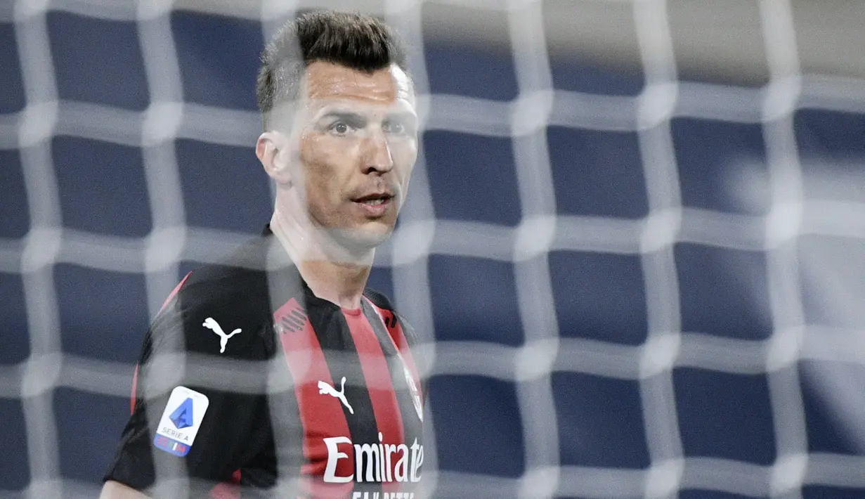Mario Mandzukic menjadi bagian dari skuad Rossoneri hanya selama setengah musim pada 2020/2021. Setelah kontraknya bersama AC Milan habis, pemain asal Kroasia itu memilih cabut dari San Siro dan memutuskan pensiun. (AFP/Filippo Monteforte)