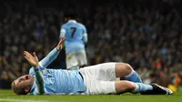 Kevin De Bruyne mengalami cedera saat membela Manchester City melawan Everton pada leg kedua semifinal Piala Liga Inggris di Stadion Etihad, Kamis (28/1/2016) dini hari WIB. (Reuters/Carl Recine)
