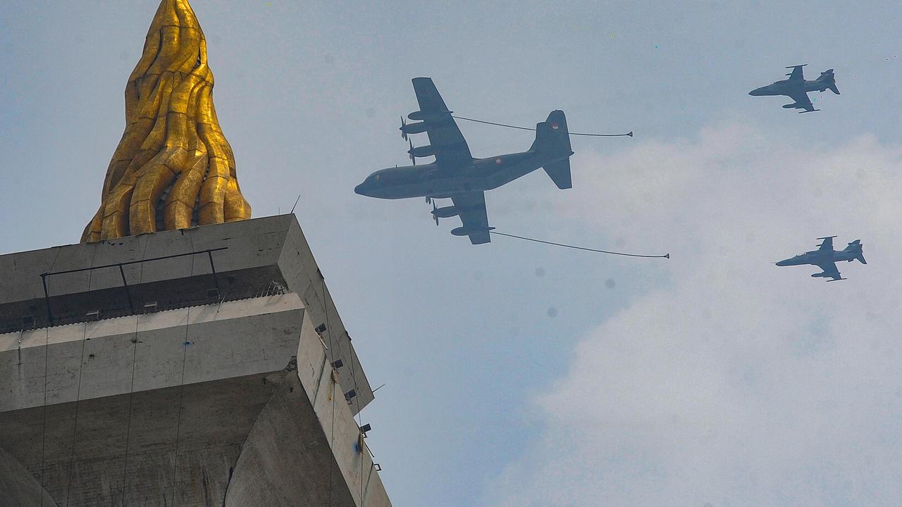 VIDEO: Menegangkan! Aksi 8 Prajurit Turun dari Monas Pakai Teknik 'Head Down' di HUT ke-79 TNI
