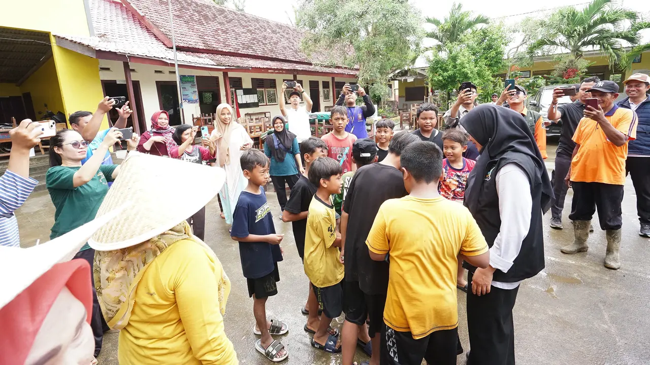 Bupati Banyuwangi Ipuk Fiestiandani Tinjau lokasi banjir di Kecamatan Pesanggaran Banyuwangi ( Istimewa)
