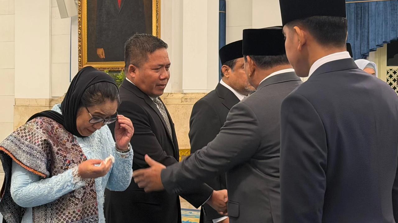 Tangis Nanik S Deyang usai dilantik jadi Kepala BGN