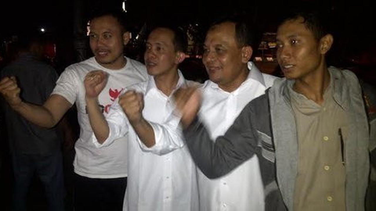 Makan nasi kucing, pasangan Pilwalkot Semarang traktir pengunjung