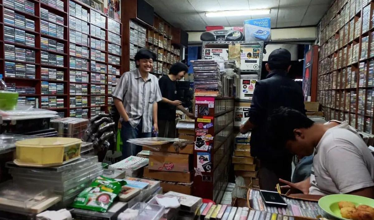 Jual Kaset Pita dan Piringan Hitam