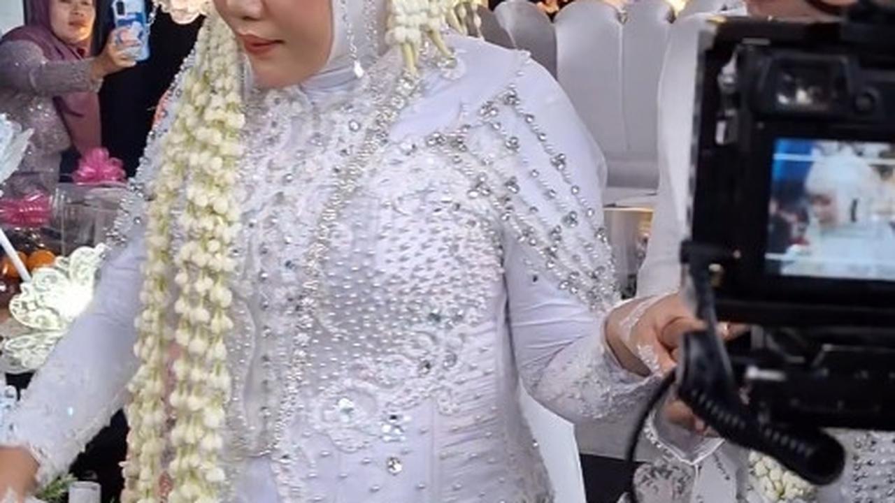 Selamat Andika dan Ayu Kartika Agustina