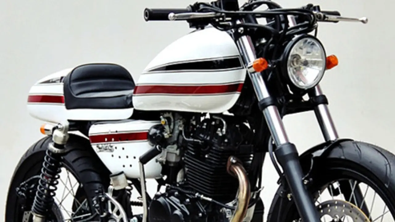 Modif Honda Tiger ala Cafe racer (Source: Studio Motor)