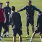 Para pemain Juventus saat mengikuti sesi latihan tim di Juventus Training Center di Turin (5/11/2019). Juventus akan bertanding melawan wakil Rusia, Lokomotiv Moscow pada Grup D Liga Champions di RZD Arena. (Marco Bertorello / AFP)