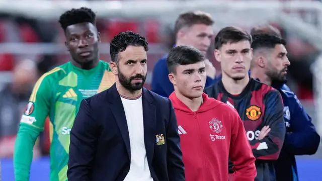 Foto: Wajah Kusut Skuad Setan Merah Setelah Ditaklukkan Tottenham Hotspur, Nirgelar Musim Ini