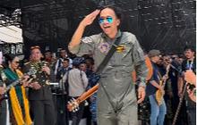 Keren Kapolri & Kaka Slank Duet Nyanyi 'Balikin' Diiringi Petikan Gitar Panglima di HUT TNI