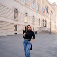 Jangan lupa untuk memberikan sentuhan ikat pinggang untuk memberikan detail yang modis [@kikysaputrii]