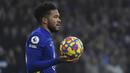 Reece James. Bek kanan Inggris berusia 22 tahun yang kini menjalani musim keempatnya bersama Chelsea ini kini berbanderol 55 juta euro, mengalami kenaikan 10 juta euro dari sebelumnya 45 juta euro. Bersama The Blues musim ini ia telah mencetak 5 gol di semua ajang. (AP/Rui Vieira)