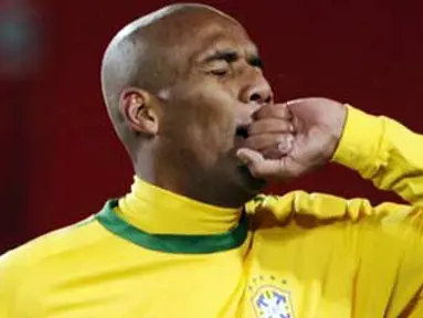 Selebrasi gol bek Brasil Maicon ke gawang Korut di babak penyisihan grup G PD 2010 di Ellis Park, Johannesburg, 15 Juni 2010. Brasil unggul 2-1. AFP PHOTO / FABRICE COFFRINI 