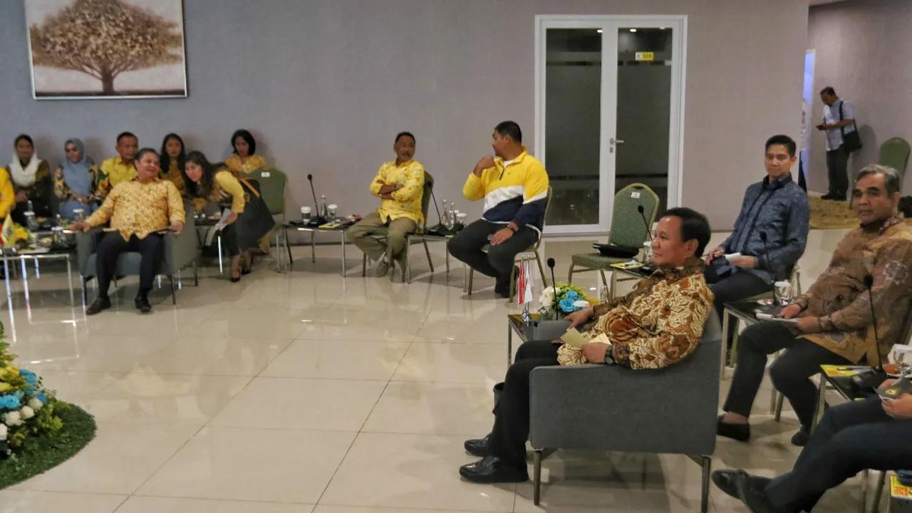 Nantinya, program itu akan digunakan para jubir mulai dari tingkat nasional hingga daerah. Tujuannya untuk menarik hati dan pikiran masyarakat agar memilih Prabowo.<br>