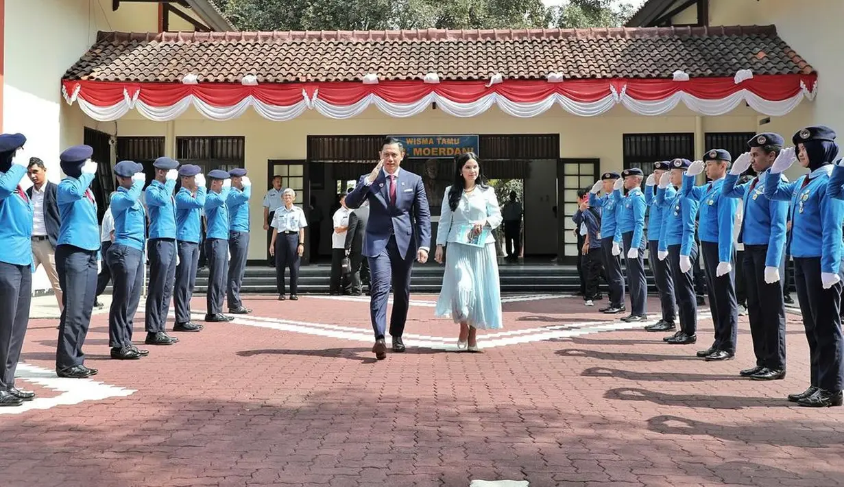 Di momen ini, Annisa Pohan setia mendampingi sang suami menghadirkan dua tampilan yang berbeda. [Foto: Instagram/agusyudhoyono]