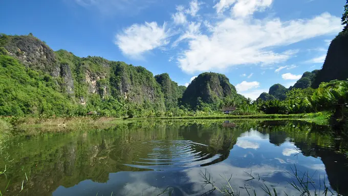 Panorama Gunung Karst Khas Vietnam Ternyata Ada di Indonesia