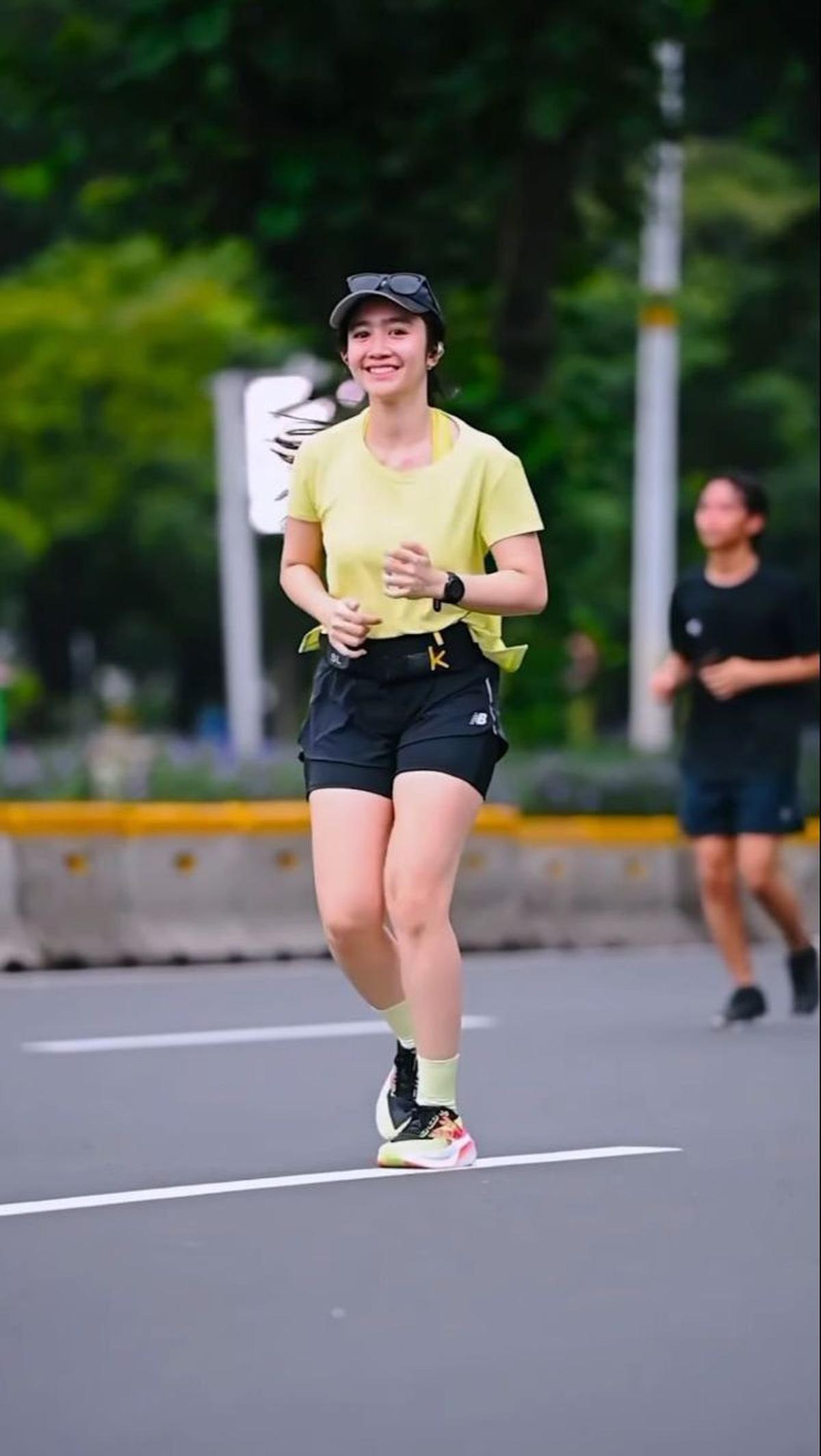 Aktris cantik Febby Rastanty juga rutin <i>jogging </i>untuk menjaga stamina di bulan puasa.