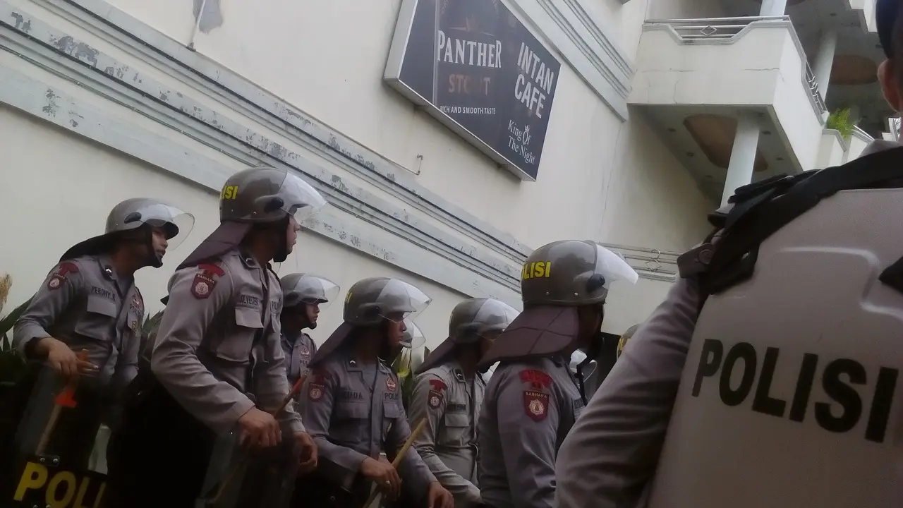 Polisi mendatangi kafe milik Daeng Aziz