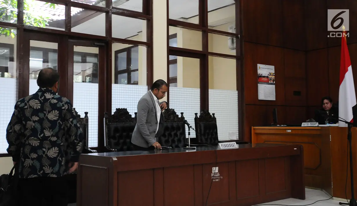 Kuasa hukum penggugat PT Buana Permata Hijau menghadiri sidang sengketa lahan Taman BMW di PTUN DKI Jakarta, Selasa (14/5/2019). PTUN DKI Jakarta mengabulkan seluruh gugatan atas penerbitan dua SHP oleh Kantor Pertanahan Kota Administrasi Jakarta Utara di Taman BMW. (Liputan6.com/Herman Zakharia)
