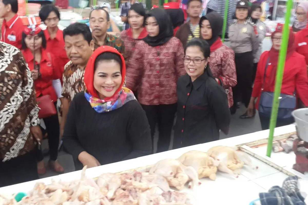 Emil Dardak dan Puti Guntur Saling Tebar Pesona di Kota Malang