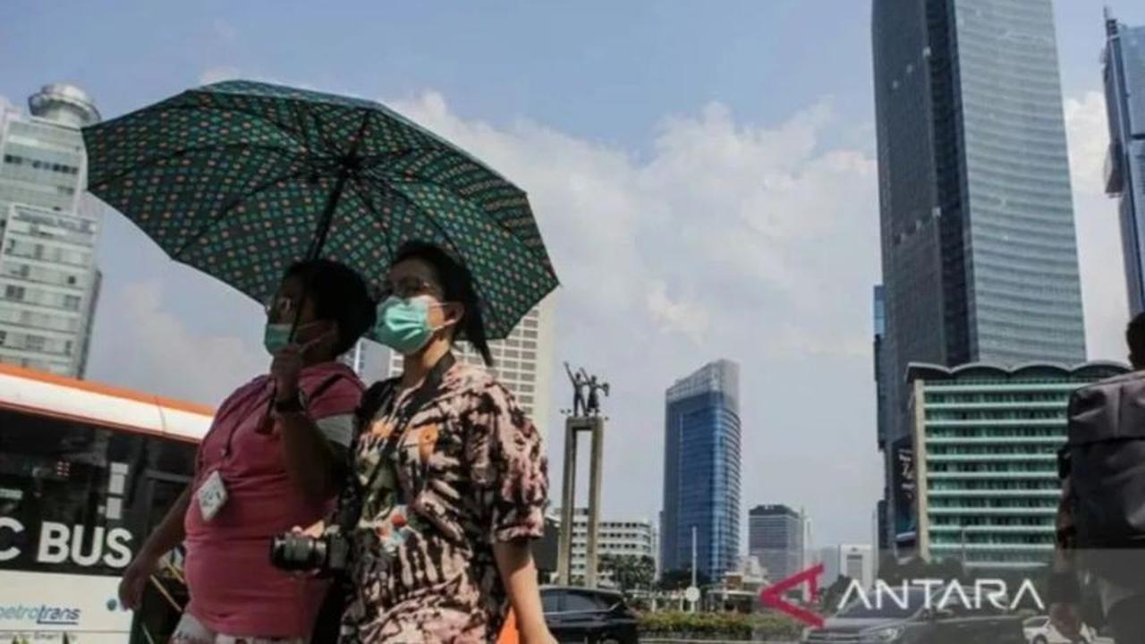 Waspada Cuaca Panas Jakarta: Pemprov DKI Imbau Warga Antisipasi Dehidrasi