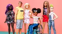 Boneka barbie yang menggunakan kursi roda. (dok. instagram.com/barbie/https://www.instagram.com/p/B0wMTksBjwO/Novi Thedora)