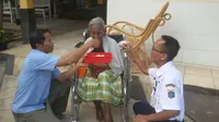 Nenek Hamda mengalami trauma serius akibat kekerasan yang dialaminya dari sang cucu (Liputan6.com/Dinsos DKI Jakarta)
