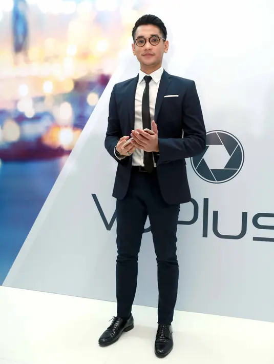 Sejak lama Rossa dan Afgan terlihat dekat. Bahkan, banyak netizen dan penggemarnya sering kali menjodohkan keduanya. Lantas seperti apa komentar Afgan? (Nurwahyunan/Bintang.com)