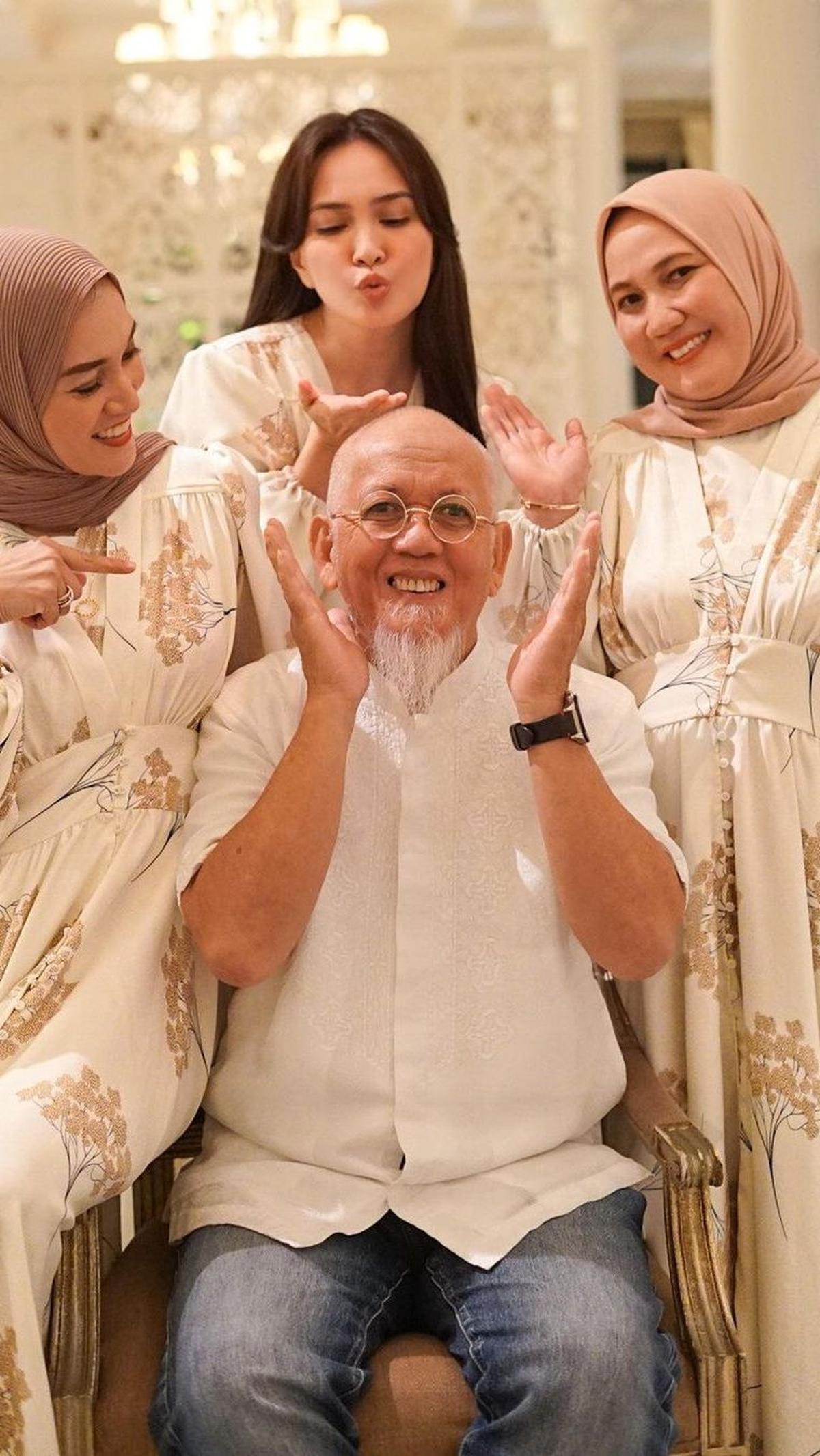 Keluarga Unik dan Spesial bagi Shandy Aulia