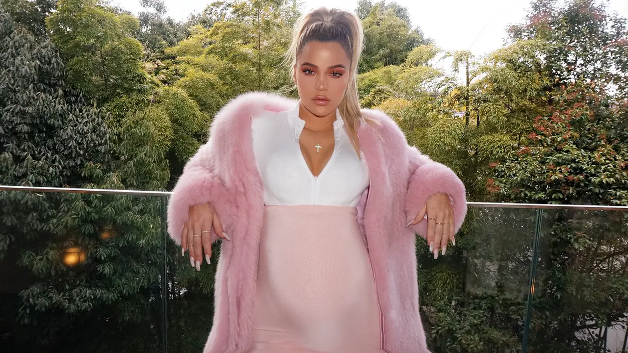 [Bintang] Khloe Kardashian