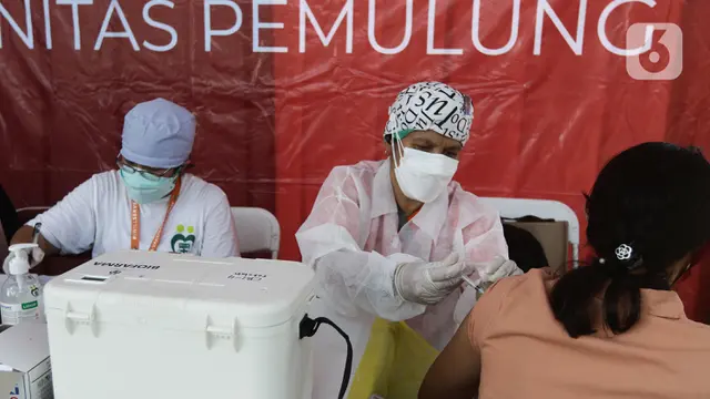 Vaksinasi COVID-19 untuk Warga dan Komunitas Pemulung