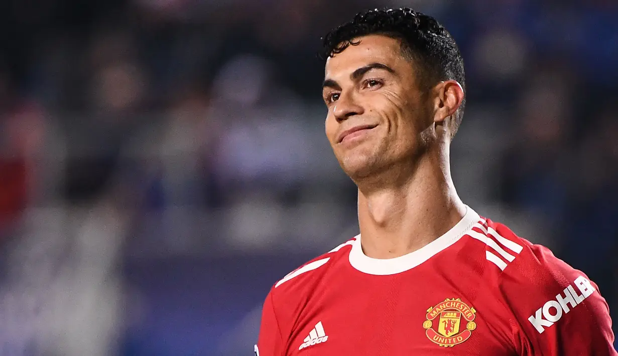 Cristiano Ronaldo menjadi bisa dibilang menempati ranking pertama sebagai pemain terbaik di laga fase grup Liga Champions 2021/22. Meski Manchester United dalam kondisi sulit, Ia mampu membawa MU ke puncak klasemen Grup F dengan mencetak 5 gol dalam 6 penampilannya. (AFP/Paul Ellis)