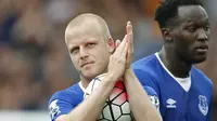 Hat-trick - Steven Naismith mencetak hat-trick ke gawang Chelsea. ( Reuters / Ed Sykes)