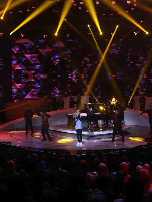 Begitu juga saat pelantun lagu Kesempurnaan Cinta itu menanyakan terkait lagu duet pada Arsy. Meski baru ketemu dengan Arsy, ia melihat sosoknya yang hamble dan bersahabat. Harapannya, setelah acara ini bisa kembali bersahabat. (Nurwahyunan/Bintang.com)