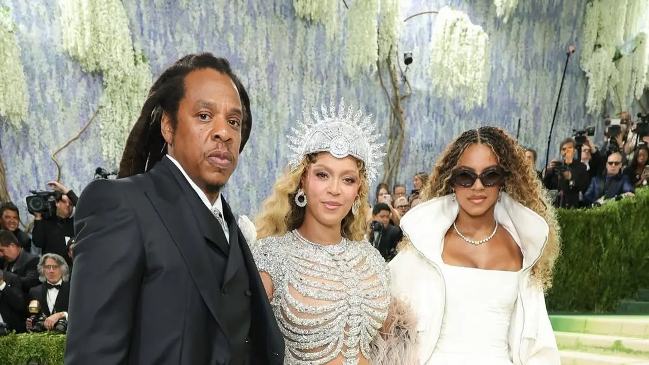 Beyoncé & Blue Ivy Curi Perhatian
