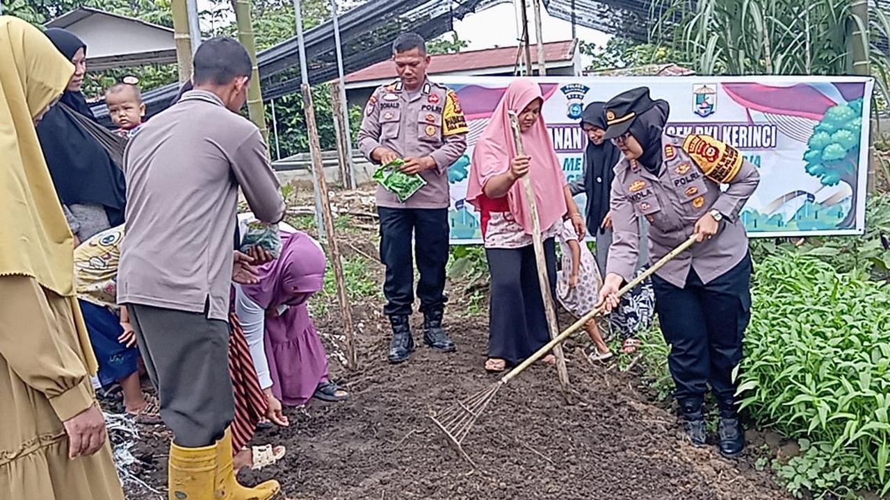 Program Asta Cita, Polisi Tanam Sayur Sambil Ingatkan Warga Hati-Hati Sikapi Isu Sensitif Selama Pilkada