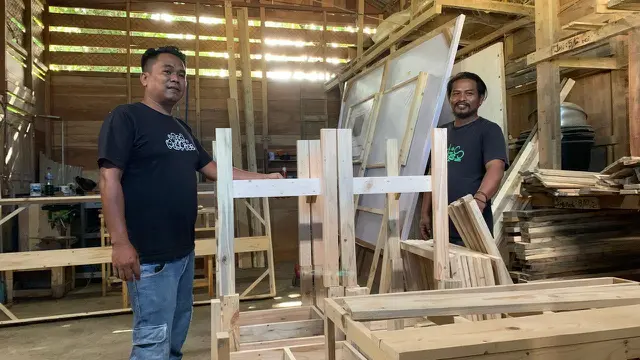 Fikri dan Sidik pengurus Koperasi Sarop Do Mulana binaan Agincourt Resources. (Deon/Liputan6.com)