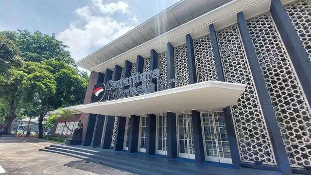 Wamen Dony Oskaria Sebut Semua BUMN Bakal Masuk Danantara Akhir Maret