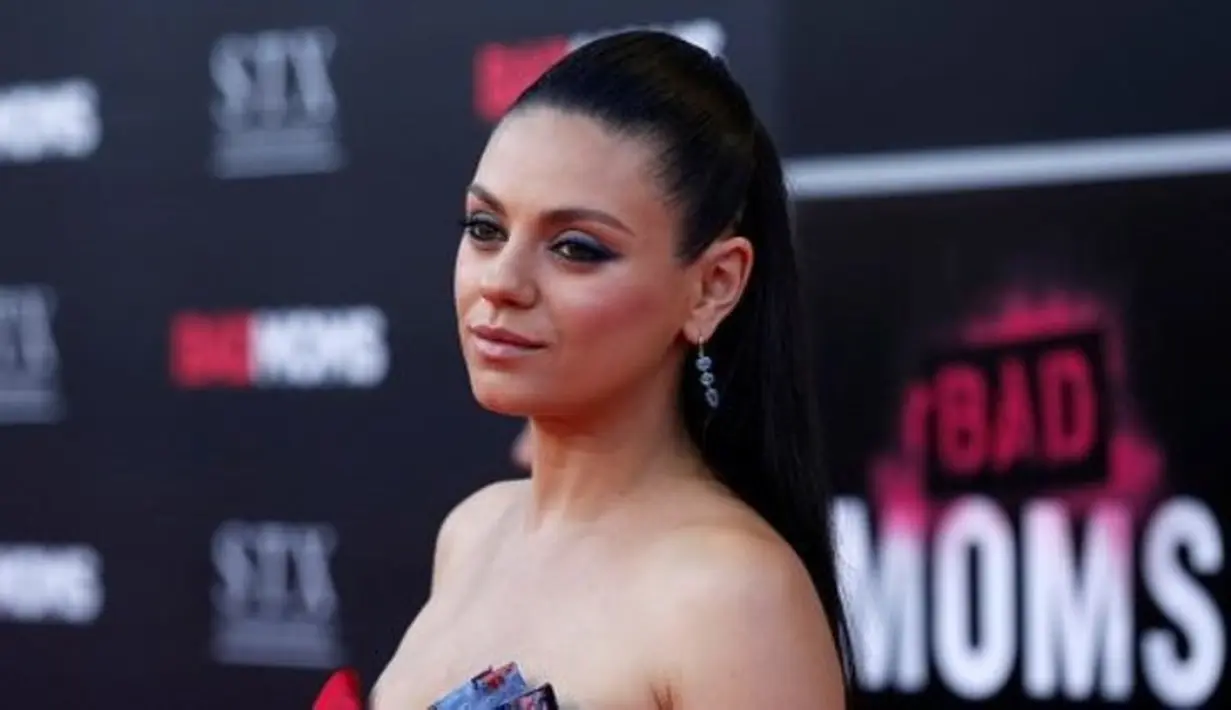 "Aku tak baca apapun tentang diriku. Aku benar-benar tak tahu gosip tentangku kecuali tentang kehamilan setahun sekali dan aku serta suamiku akan bercerai," ujar Mila Kunis. (instagram/_mila_kunis_)