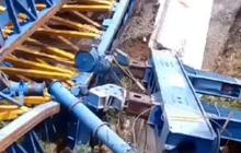 Tak Hanya Rusak KA Babaranjang, Girder Fly Over Bantaian yang Roboh Juga Hancurkan 3 Rumah Warga