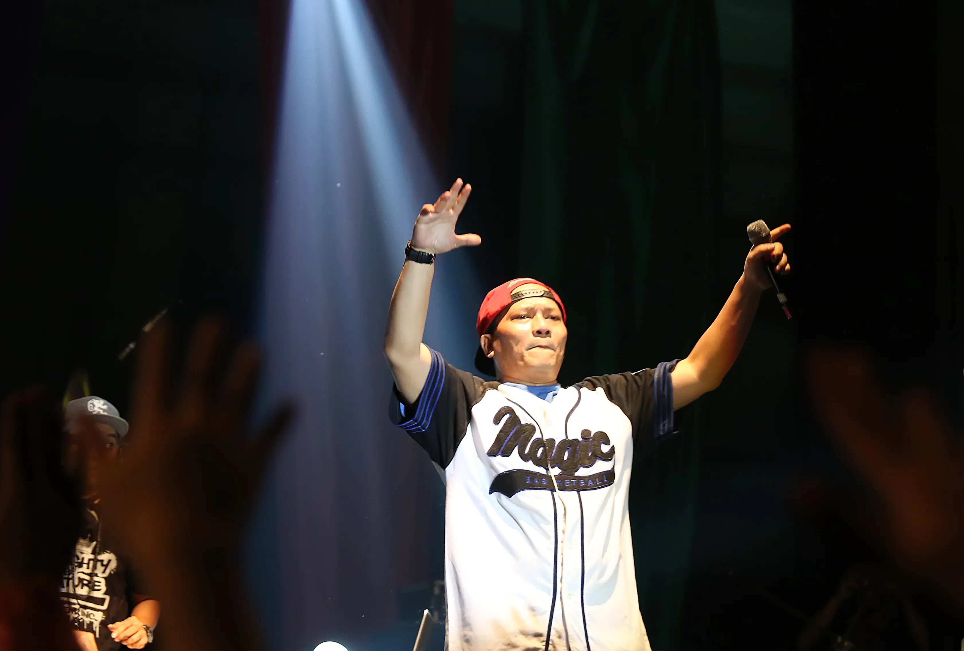 Iwa K saat tampil di The 90's Festival: Big Reunion, Sabtu (7/11/2015) di Istora Senayan, Jakarta Pusat. (foto: Herman Zakharia/Liputan6.com) 