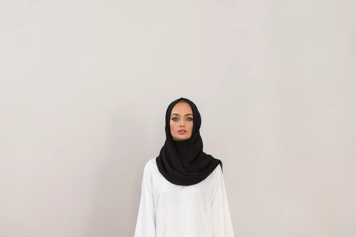 [Bintang] Hijab monokrom