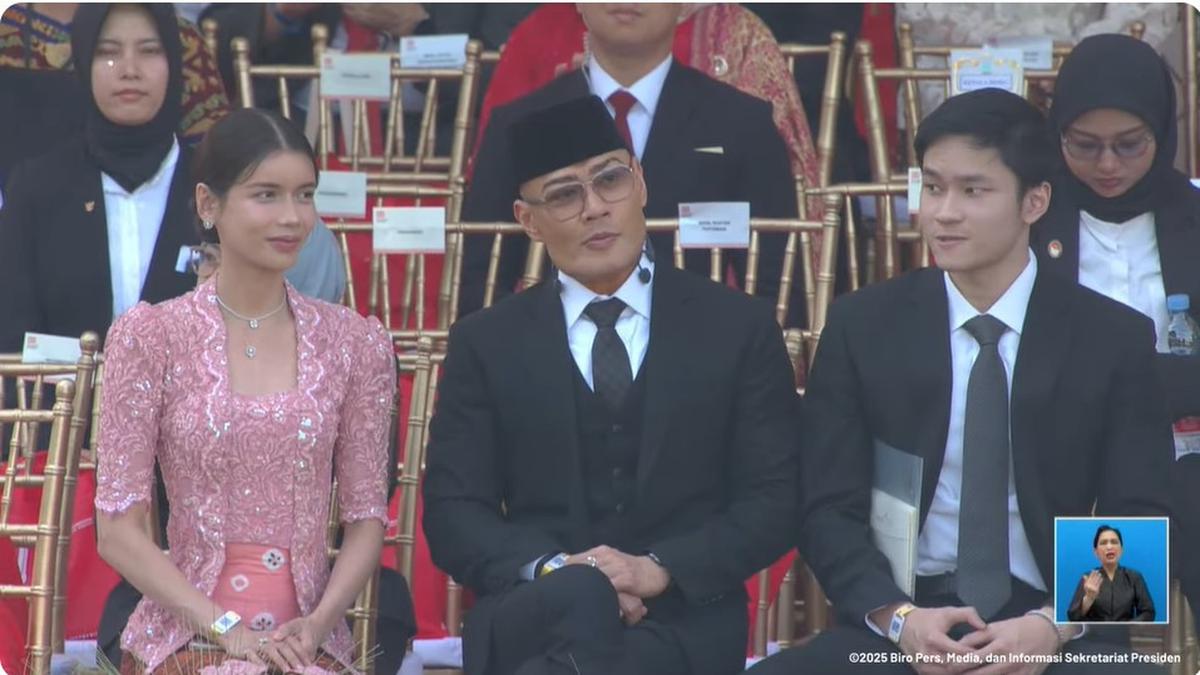 5 Potret Artis di Upacara Penurunan Bendera HUT ke-80 RI di Istana Merdeka