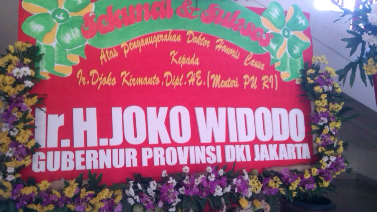Menteri PU Djoko Kirmanto Dapat Gelar DRHC, Jokowi Kirim Bunga