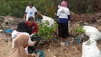 Hari Bumi, Ratusan Warga Bersihkan 10 Ton Sampah di Rempang