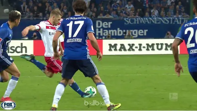 Tembakan dari jarak 25 meter Aaron Hunt memastikan kemenangan Hamburg 3-2 win atas Schalke yang sekaligus memastikan gelar juara B...