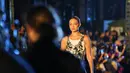 Gigi Hadid berjalan di runway untuk VOGUE World: New York selama New York Fashion Week 2022 di New York City (12/9/2022). Gigi dan Leonardo Keduanya tertangkap saat datang bersama di New York Fashion Week pada Selasa (13/9/2022) kemarin. (Sean Zanni/Getty Images for Vogue/AFP)